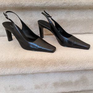 BANDOLINO (BDelton) 7M Black leather, 3.5" covered heel, square toe, slingback.